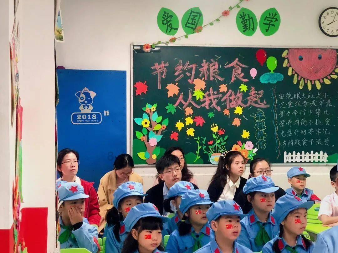此人遭到未婚女性谩骂三年,只因发明了一个字,如今人人都在用